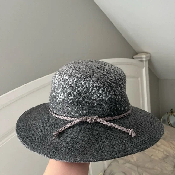 Cozy Gray Wide-Brim Hat - Picture 2 of 3